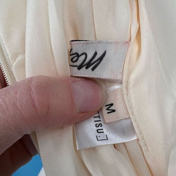 Metisu‎ Women's Bell Sleeve Boat Neck Lined Satin Sheath Dress Cream Size Medium - Picture 8 of 11